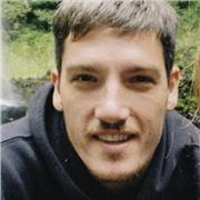 Especializado en distintas técnicas de dibujo. Tanto caricatura como realismo